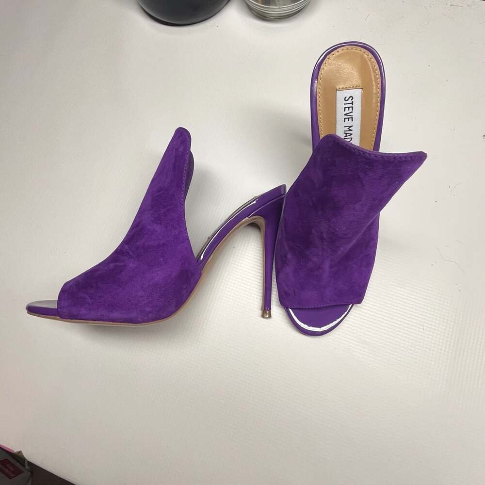 Steve Madden Sinful Sandal in Purple Suede